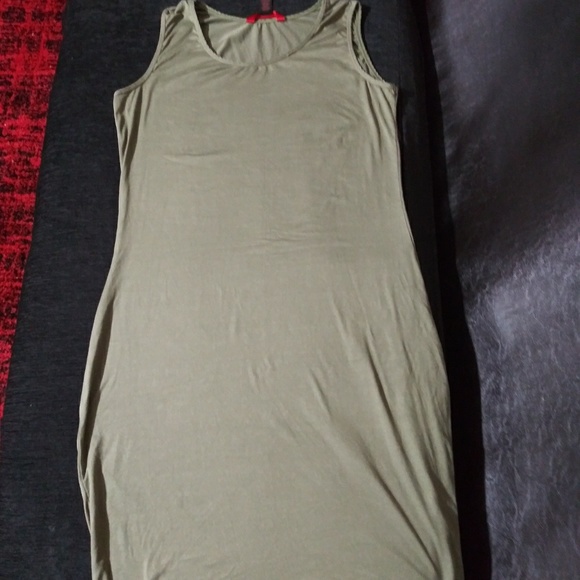 Dresses - Picture 8 of 8